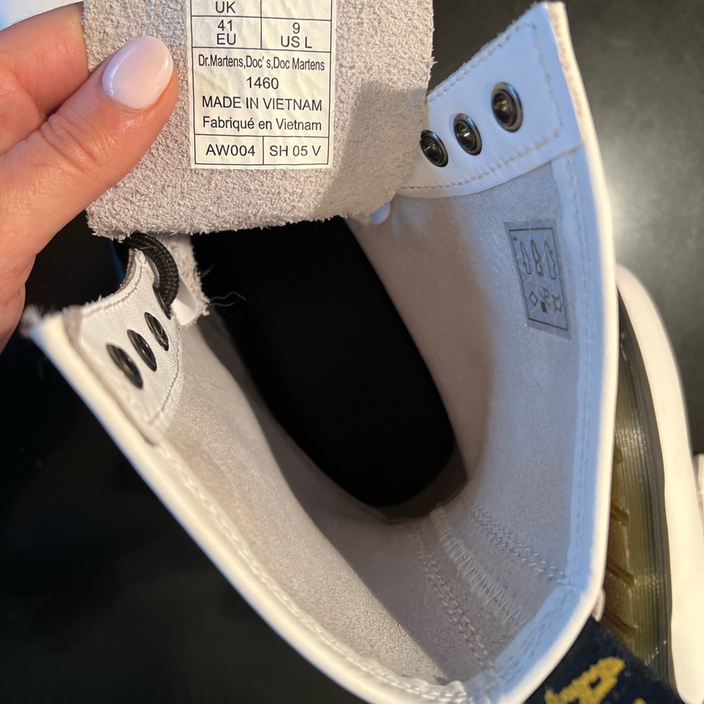 Dr. Martens Boots White-ladies size 9 —- 1460-only used a few times. - Picture 2 of 4